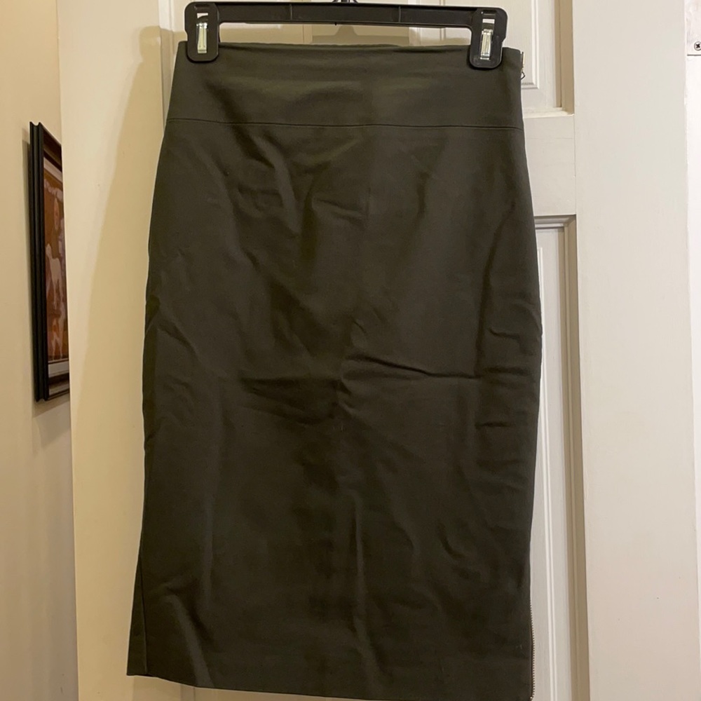 Express midi skirt with gold side zipper. Olive green. Size 00